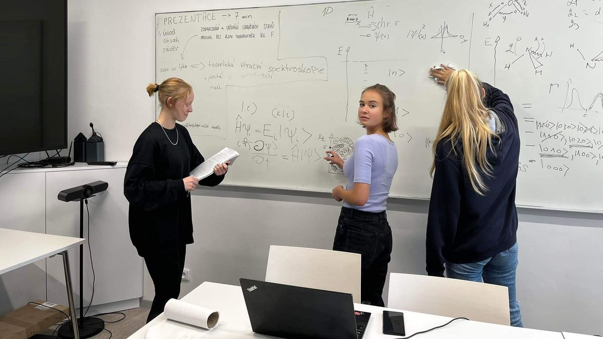 Středoškoláci se mohou hlásit na stáže do Akademie věd
